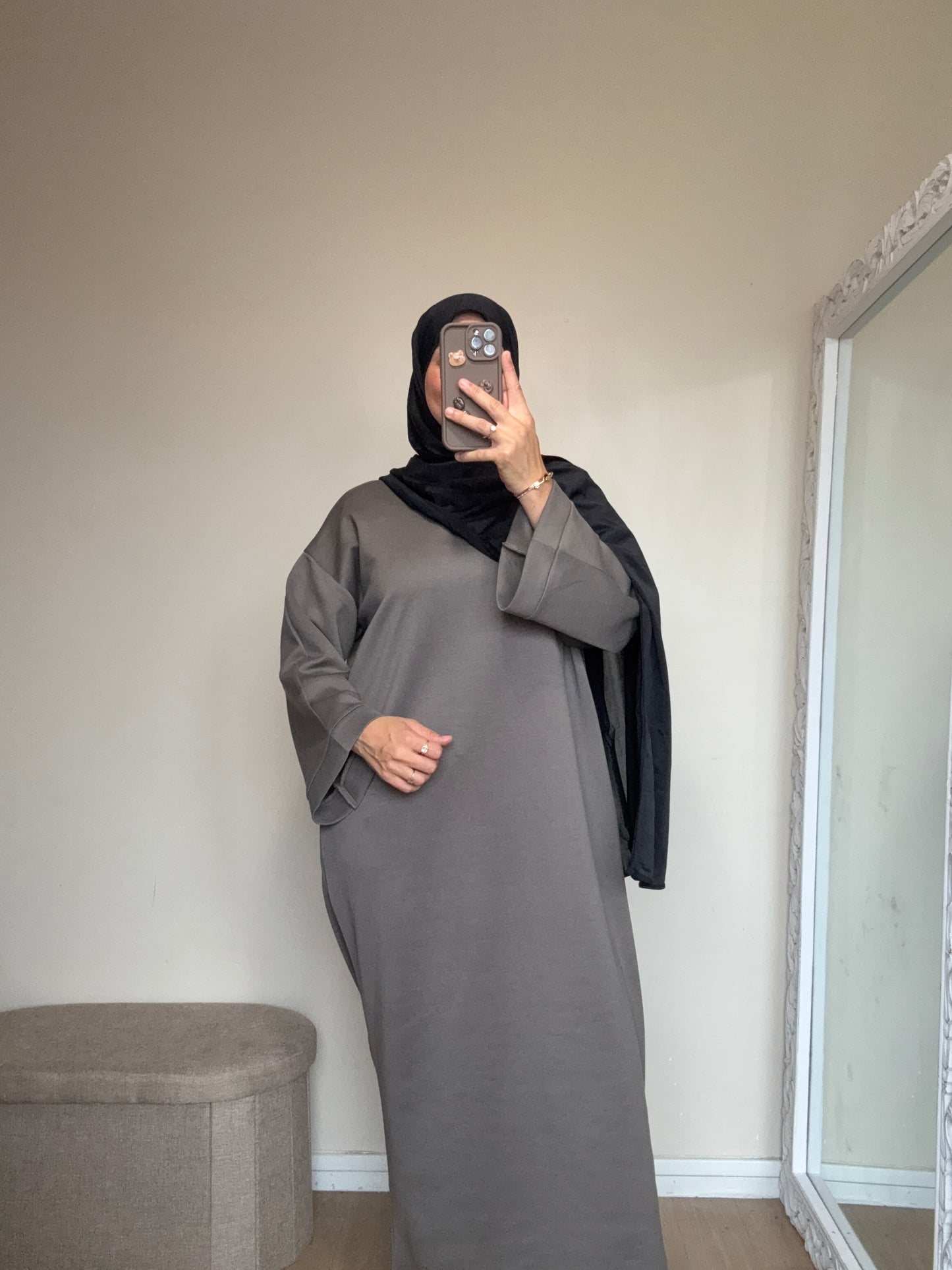 Abaya Pull